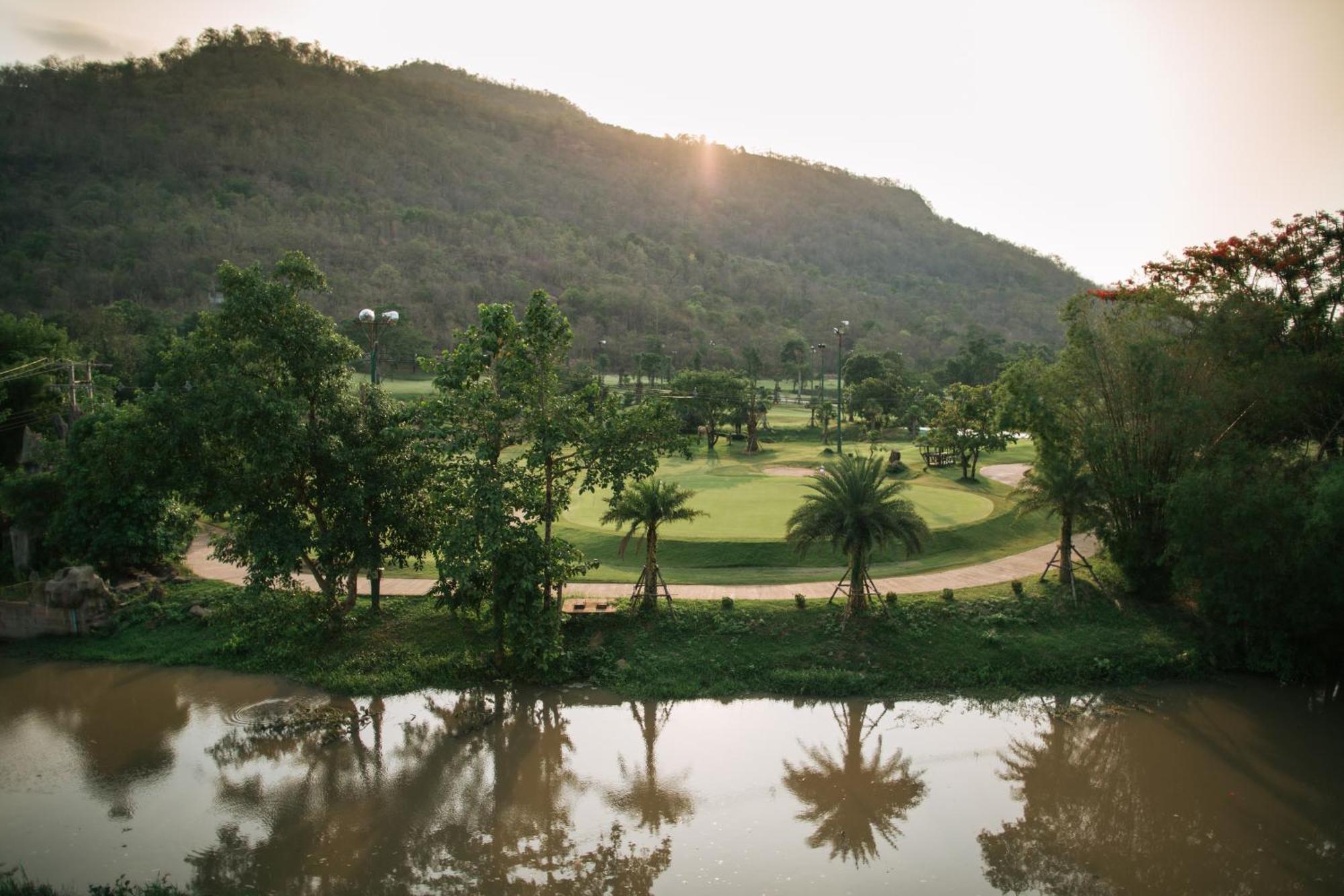 Phubachiang Golf & Resort Pakxe Eksteriør billede