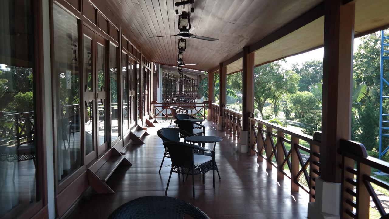Phubachiang Golf & Resort Pakxe Eksteriør billede