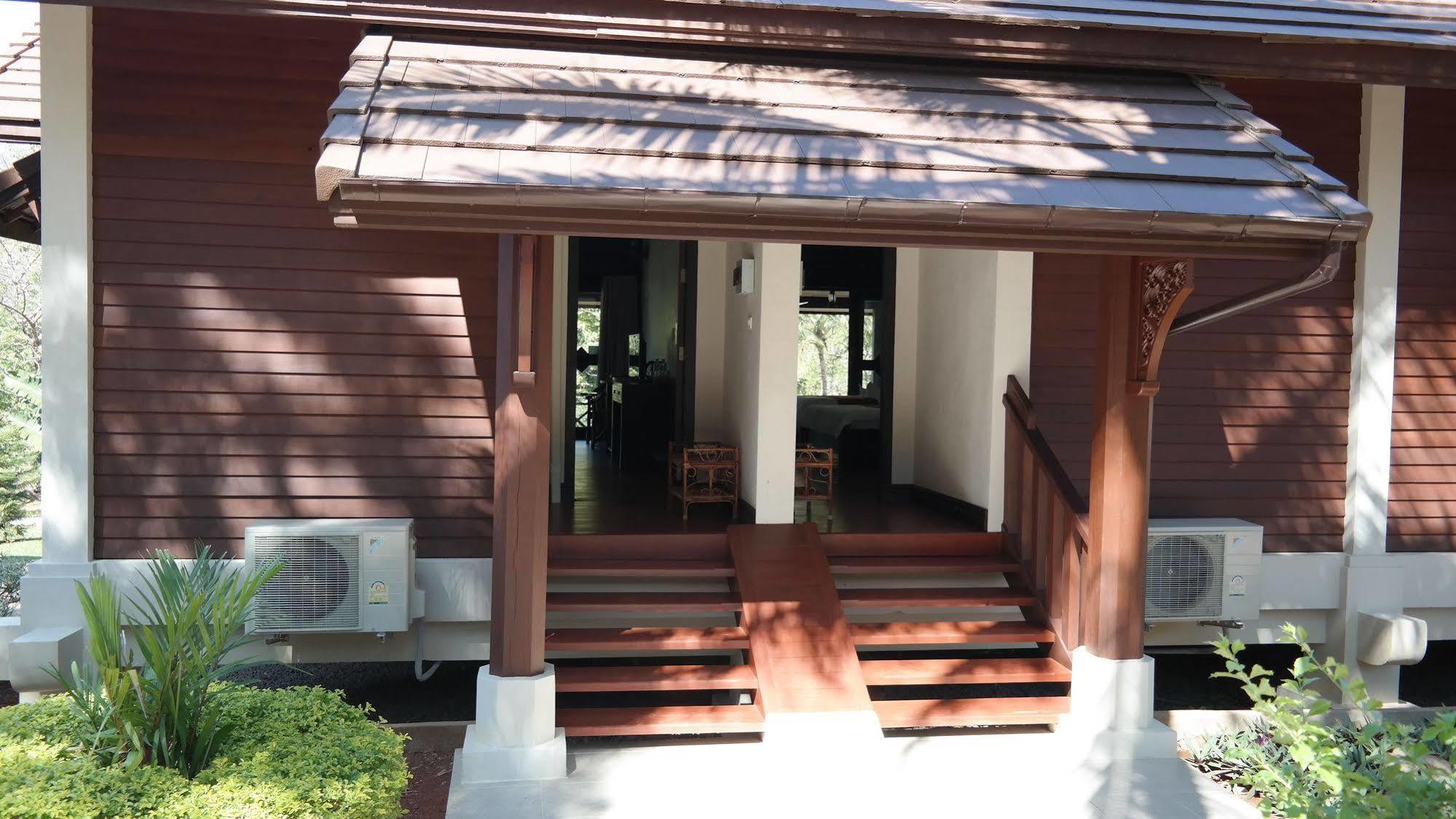 Phubachiang Golf & Resort Pakxe Eksteriør billede