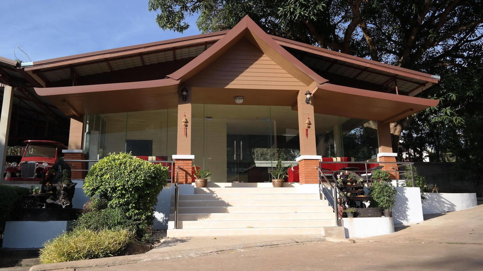 Phubachiang Golf & Resort Pakxe Eksteriør billede