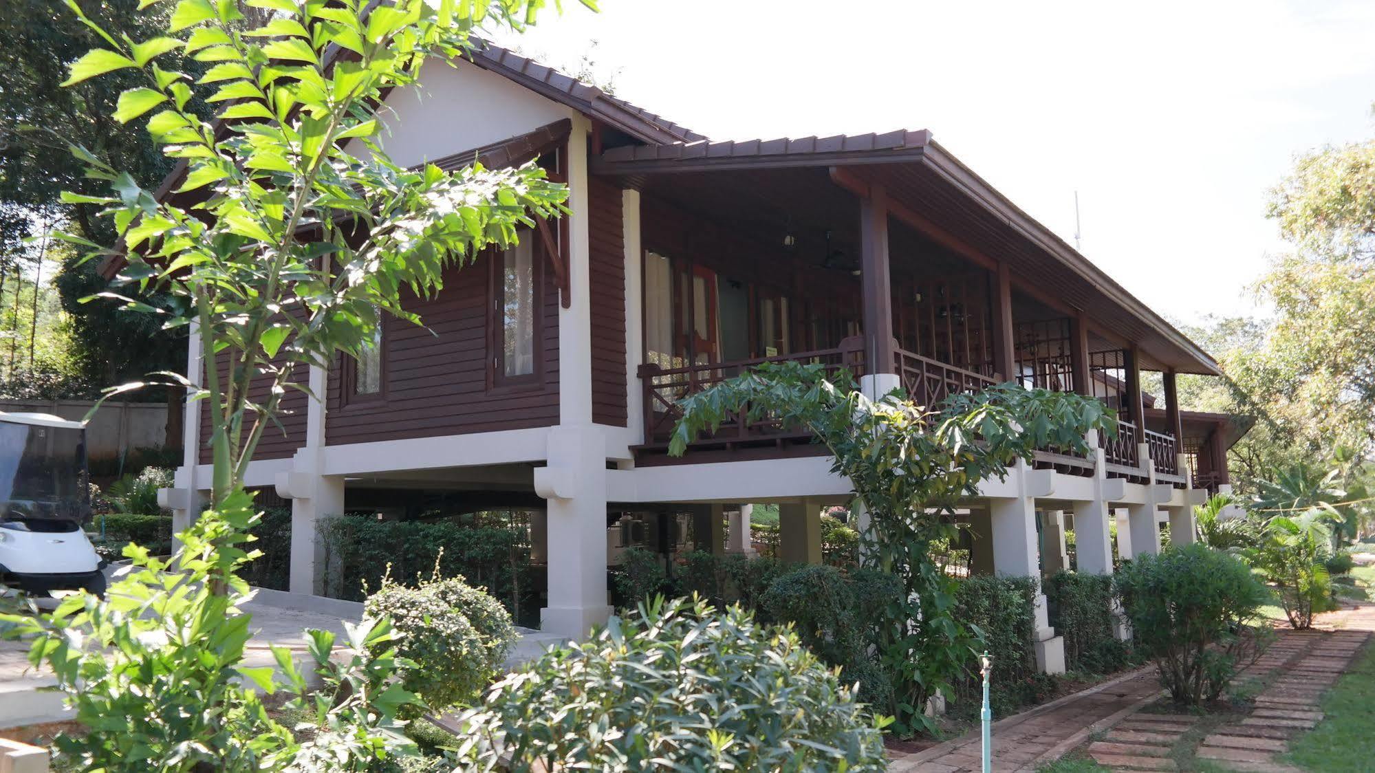 Phubachiang Golf & Resort Pakxe Eksteriør billede