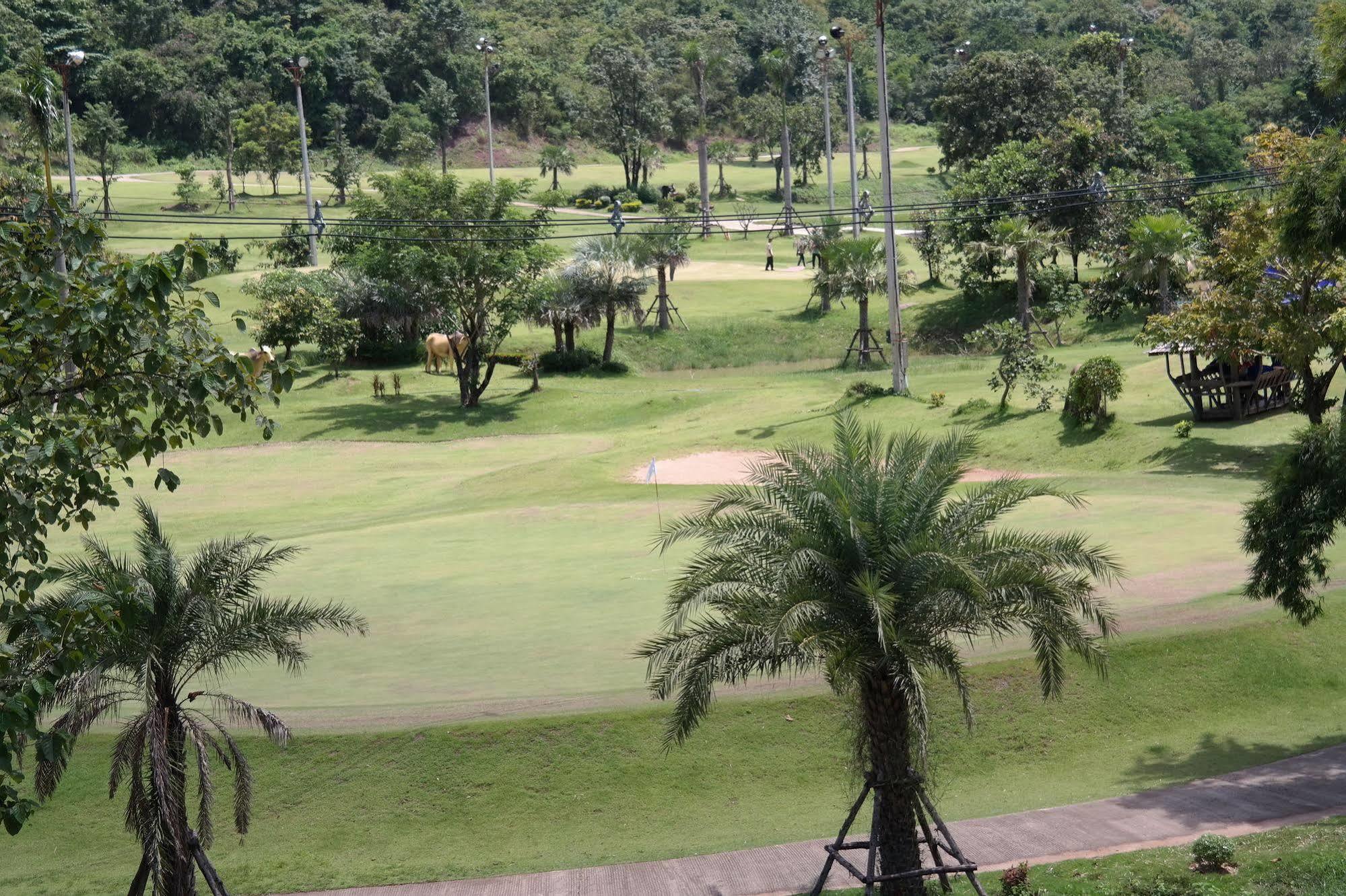 Phubachiang Golf & Resort Pakxe Eksteriør billede