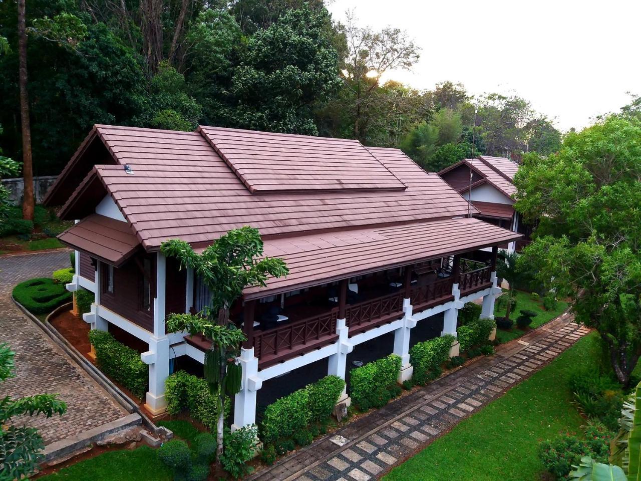 Phubachiang Golf & Resort Pakxe Eksteriør billede