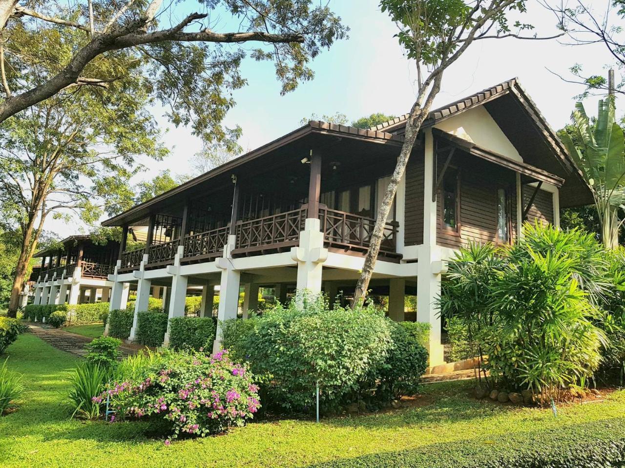 Phubachiang Golf & Resort Pakxe Eksteriør billede